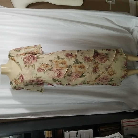 VINTAGE J.B.S. WOMENS FLORAL DRESS IN SIZE 6- TIERED DESIGN - Picture 1 of 10